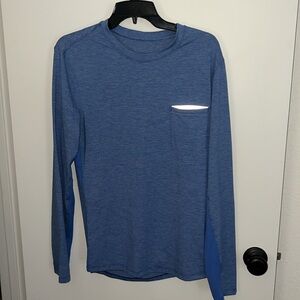 Lululemon Men’s Long Sleeve Size medium Blue 5 year basic reflective shirt